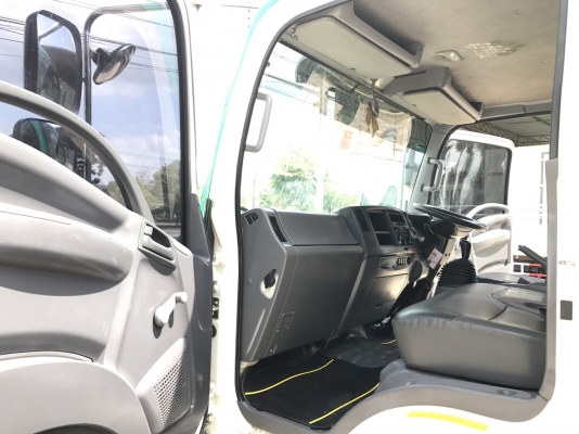 ขาย 6 ล้อ ????สไลด์ ISUZU NQR EURO 3 เครื่องคอมมอลเรล 175 เเรงถาดสไลด์ยาว 6.00 เมตร กว้าง 2.30 เมตร จดทะเบียนปี 2556 ( 2013 ) หัวเดิมเครื่องดี คลัซซีสวย สภาพพร้อมใช้งานราคา 980,000 บาทจัดไฟเเนนได้ดูรถได้ที่เต็นท์รถ JJ.AUTOCAR 2 หลังวัดจันทรารามติดถนนเ ขาย 6 ล้อ ????สไลด์ ISUZU NQR EURO 3 เครื่องคอมมอลเรล 175 เเรงถาดสไลด์ยาว 6.00 เมตร กว้าง 2.30 เมตร จดทะเบียนปี 2556 ( 2013 ) หัวเดิมเครื่องดี คลัซซีสวย สภาพพร้อมใช้งานราคา 980,000 บาทจัดไฟเเนนได้ดูรถได้ที่เต็นท์รถ JJ.AUTOCAR 2 หลังวัดจันทรารามติดถนนเ