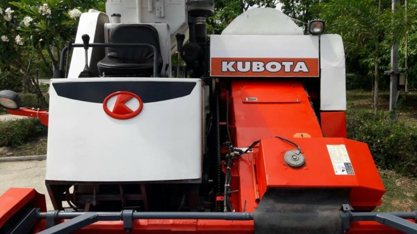 ขายรถเกี่ยวข้าว คูโบต้าDC60ร่องกระสอบ เช็คใหม่ทั้งคันช่วงล่างใหม่สภาพพร้อมใช้งาน