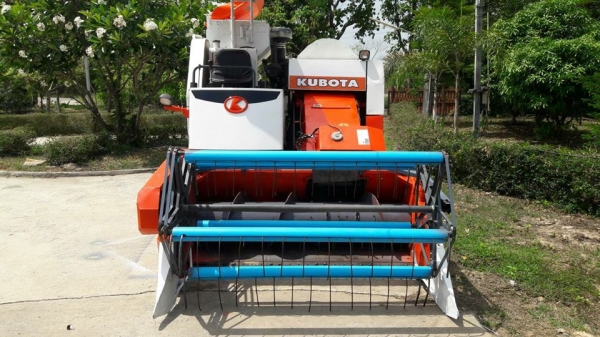 ขายรถเกี่ยวข้าว คูโบต้าDC60ร่องกระสอบ เช็คใหม่ทั้งคันช่วงล่างใหม่สภาพพร้อมใช้งาน