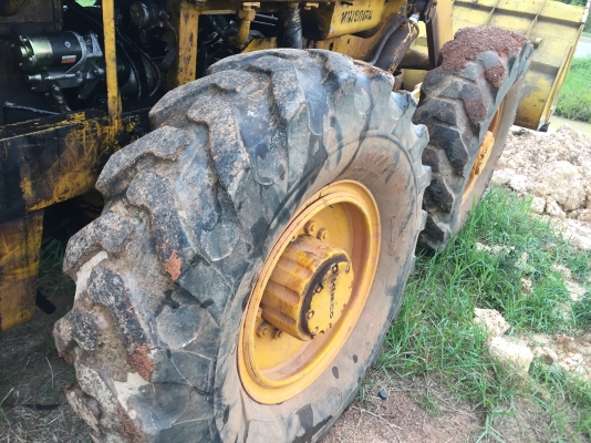 ขายรถตัก JH 30 ต่่อแขนเสร็จแล้วยางใหม่ 4เส้น ขาย 295,000 รถพร้อมใช้งาน รถอยู่สกลนคร โทร0895770265