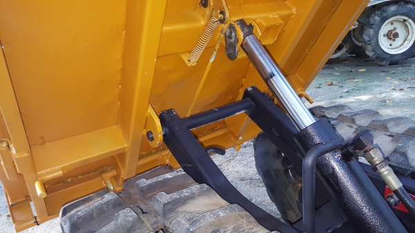 รถบรรทุกการเกษตรและก่อสร้าง รหัสสินค้า E2 - 13 ยกดั้มด้วยไฮดรอลิค รับน้ำหนักบรรทุกได้ 500 K เดินหน้า 3 ถอยหลัง 2 เกียร์