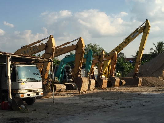 ให้เช่ารถแมคโคร  รายวัน-รายเดือน sk120-200 สนใจติดต่อได้ที่ 0802719535 คุณเบียร์