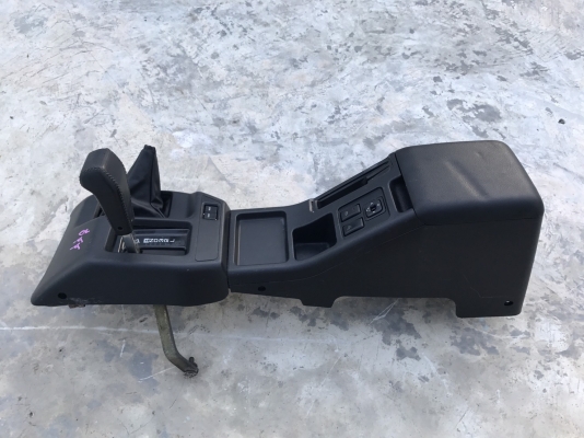 คอลโซลกลาง ครอบเกียร์ isuzu mu สีดำ tfr dragon cameo 2000บาท