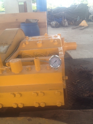 ขายด่วน เครื่องดันน้ำ แรงดัน สูง800บาร์  สำหรับใช้ใน เหมืองแร่ เครืองยนต์ ดีทรอย 3สูบ ใช้งานได้ พร้อม  ขาย250000