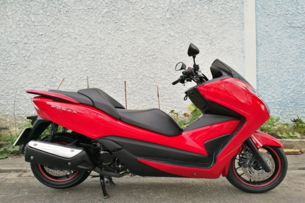 Forza 300 วิ่ง4000โล รถบ้าน มือเดียว สีสดมาก