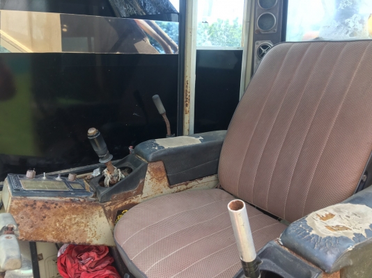 Komatsu200-3ตูดแดงคอลโทรนสั้น รถเดิมๆมือเดียวป้ายแดง รถบอดี้เดิมๆสดๆ 450,000฿ต่อรองได้0819468081