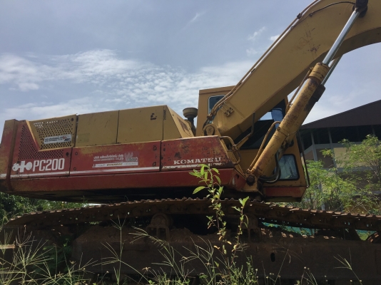 Komatsu200-3ตูดแดงคอลโทรนสั้น รถเดิมๆมือเดียวป้ายแดง รถบอดี้เดิมๆสดๆ 450,000฿ต่อรองได้0819468081