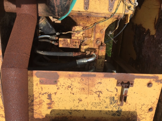 Komatsu200-3ตูดแดงคอลโทรนสั้น รถเดิมๆมือเดียวป้ายแดง รถบอดี้เดิมๆสดๆ 450,000฿ต่อรองได้0819468081