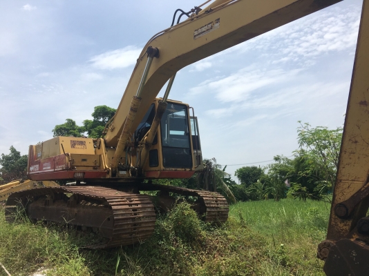 Komatsu200-3ตูดแดงคอลโทรนสั้น รถเดิมๆมือเดียวป้ายแดง รถบอดี้เดิมๆสดๆ 450,000฿ต่อรองได้0819468081