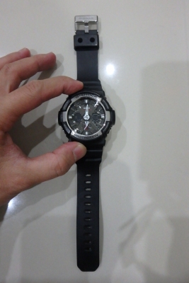 CASIO G-shock รุ่น GA-200-1ADR สีดำ ของแท้ สภาพใหม่ มีกล่อง ส่งฟรี