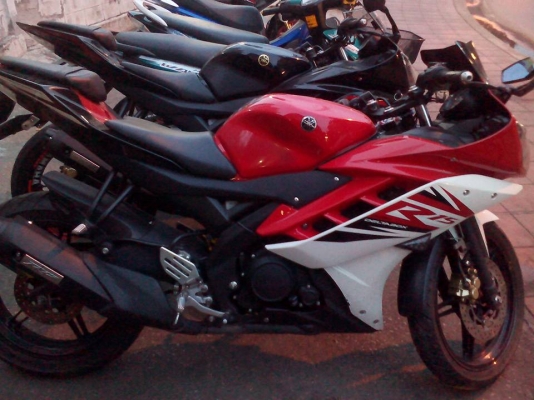 ขาย YAMAHA R15 ปี 58 สภาพเครื่องดีเดิมๆ ภายนอกสวย ไม่มีรอยล้ม ยางหน้าหลังดอกเต็ม เล่มพร้อมชุดโอน