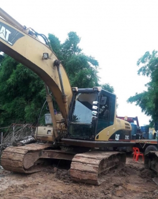 ขาย 1,190,000 บาท CATTERPILAR 320CL ทำงาน 11,600 ชม เครื่องดี ปั้มแรง โช่หนา เอวแน่น ไฟฟ้าครบ เอกสารอินวอยท์   รถอยู่ จ.โคราช โทร&amp;ไอดีไลน์ 0610710295