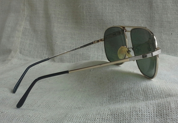 แว่นตาสองกษัตริย์ เฟรนช์วินเทจ ยุค '80s โมเดลสุดหล่อ 'นักบิน' Vintage PACO RABANNE PARIS handmade in France บิ๊กไซซ์! หล่อใหญ่! แว่นตาสองกษัตริย์ เฟรนช์วินเทจ ยุค '80s โมเดลสุดหล่อ 'นักบิน' Vintage PACO RABANNE PARIS handmade in France บิ๊กไซซ์! หล่อใหญ่!