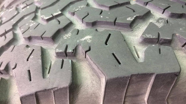 ฝากขายยางบีเอฟ 265/75/16 ปี 13 ราคาชุดละ 4,500 บาท สนใจ 0811439463