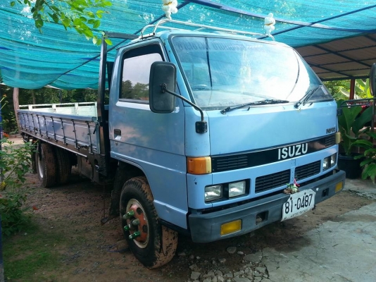 ขายรถ6ล้อ NPR 5เมตร เอกสารพร้อมโอน ราคา250,000 สนใจโทร 090-8588220 093-3258446 www.narong2truck.com 