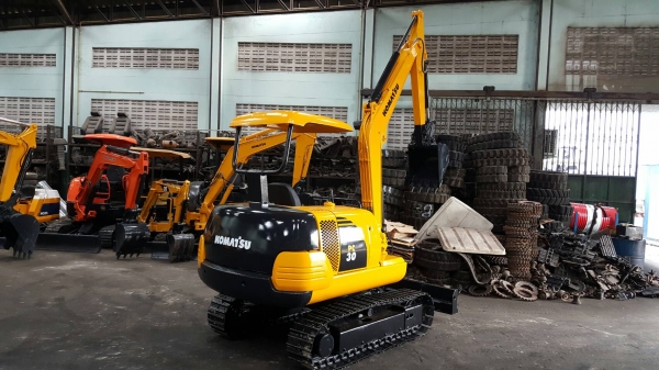 ขาย รถขุด KOMATSU รุ่น PC30-7- มือสองญี่ปุ่น แทรกเหล็ก สลักบูท เอวแน่น 100\%  ทำงานดี ทุกระบบ สวยพร้อมใช้งาน มือถือ/LINE ID :0818753444