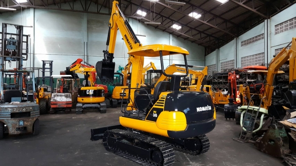 ขาย รถขุด KOMATSU รุ่น PC30-7- มือสองญี่ปุ่น แทรกเหล็ก สลักบูท เอวแน่น 100\%  ทำงานดี ทุกระบบ สวยพร้อมใช้งาน มือถือ/LINE ID :0818753444
