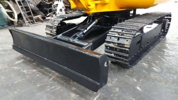 ขาย รถขุด KOMATSU รุ่น PC30-7- มือสองญี่ปุ่น แทรกเหล็ก สลักบูท เอวแน่น 100\%  ทำงานดี ทุกระบบ สวยพร้อมใช้งาน มือถือ/LINE ID :0818753444