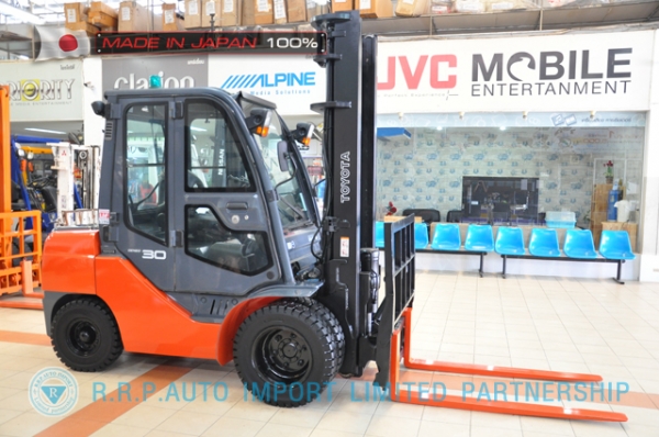 ขายรถโฟล์คลิฟท์มือสอง TOYOTA รุ่น 8FD30-13254 นำเข้าจากประเทศญี่ปุ่น 100\% ไม่เคยใช้งานในไทย