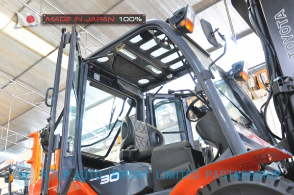 ขายรถโฟล์คลิฟท์มือสอง TOYOTA รุ่น 8FD30-13254 นำเข้าจากประเทศญี่ปุ่น 100\% ไม่เคยใช้งานในไทย