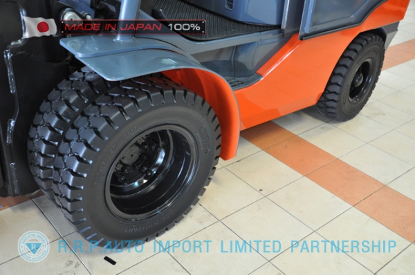 ขายรถโฟล์คลิฟท์มือสอง TOYOTA รุ่น 8FD30-13254 นำเข้าจากประเทศญี่ปุ่น 100\% ไม่เคยใช้งานในไทย