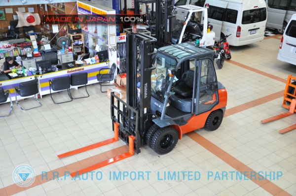 ขายรถโฟล์คลิฟท์มือสอง TOYOTA รุ่น 8FD30-13254 นำเข้าจากประเทศญี่ปุ่น 100\% ไม่เคยใช้งานในไทย