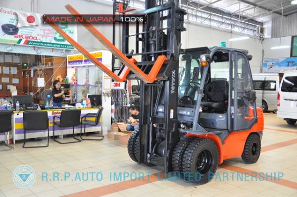 ขายรถโฟล์คลิฟท์มือสอง TOYOTA รุ่น 8FD30-13254 นำเข้าจากประเทศญี่ปุ่น 100\% ไม่เคยใช้งานในไทย