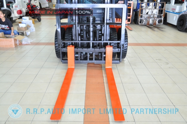 ขายรถโฟล์คลิฟท์มือสอง TOYOTA รุ่น 8FD30-13254 นำเข้าจากประเทศญี่ปุ่น 100\% ไม่เคยใช้งานในไทย