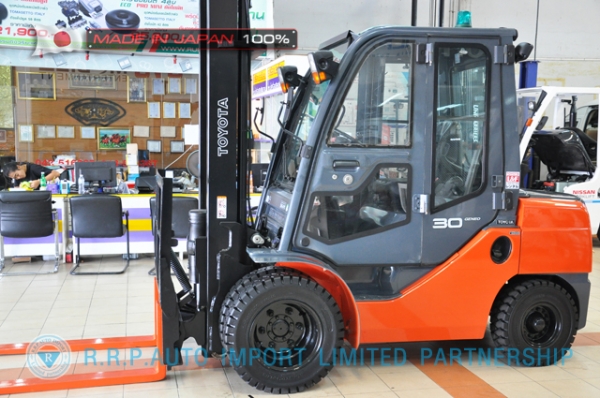 ขายรถโฟล์คลิฟท์มือสอง TOYOTA รุ่น 8FD30-13254 นำเข้าจากประเทศญี่ปุ่น 100\% ไม่เคยใช้งานในไทย