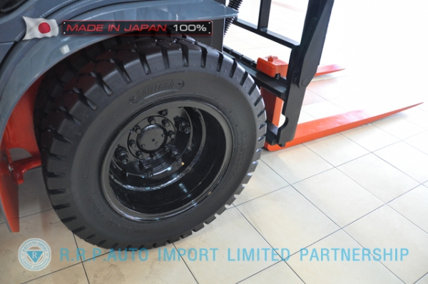 ขายรถโฟล์คลิฟท์มือสอง TOYOTA รุ่น 8FD30-13254 นำเข้าจากประเทศญี่ปุ่น 100\% ไม่เคยใช้งานในไทย