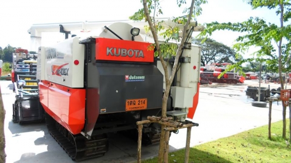 รถเกี่ยวข้าวคูโบต้า DC105X ชั่วโมงงานน้อย 214 ชม. จะซื้อสดก็คุ้มหรือจะผ่อนก็สบาย สนใจโทร 092-2063737