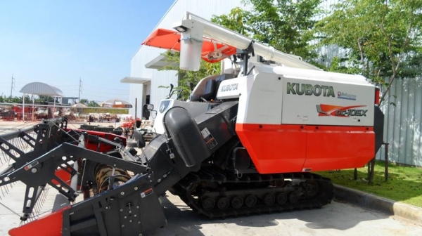 รถเกี่ยวข้าวคูโบต้า DC105X ชั่วโมงงานน้อย 214 ชม. จะซื้อสดก็คุ้มหรือจะผ่อนก็สบาย สนใจโทร 092-2063737