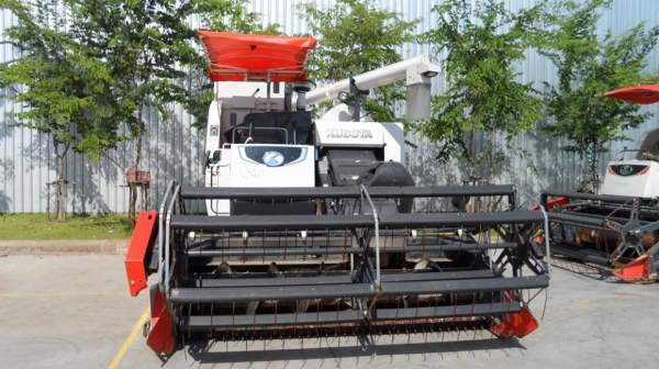 รถเกี่ยวข้าวคูโบต้า DC105X ชั่วโมงงานน้อย 214 ชม. จะซื้อสดก็คุ้มหรือจะผ่อนก็สบาย สนใจโทร 092-2063737