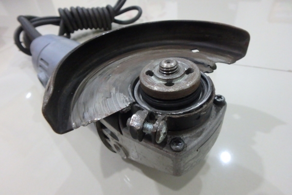 เครื่องเจียร 4 นิ้ว Makita 9500NB ญี่ปุ่น ของแท้ สภาพดี มีบังใบ