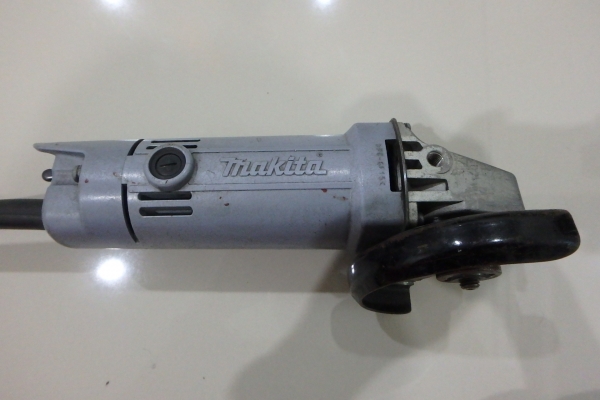 เครื่องเจียร 4 นิ้ว Makita 9500NB ญี่ปุ่น ของแท้ สภาพดี มีบังใบ