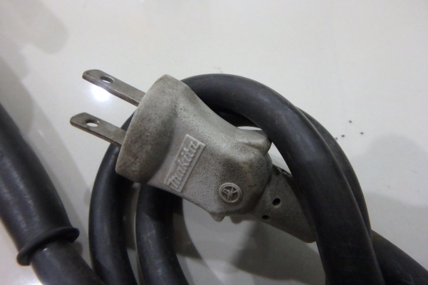 เครื่องเจียร 4 นิ้ว Makita 9500NB ญี่ปุ่น ของแท้ สภาพดี มีบังใบ