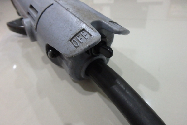 เครื่องเจียร 4 นิ้ว Makita 9500NB ญี่ปุ่น ของแท้ สภาพดี มีบังใบ