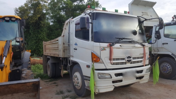 รถฮีโน่ 6 ล้อ FG8J 220 แรงม้า. ปี 49. สนใจติดต่อ 081 - 9706989