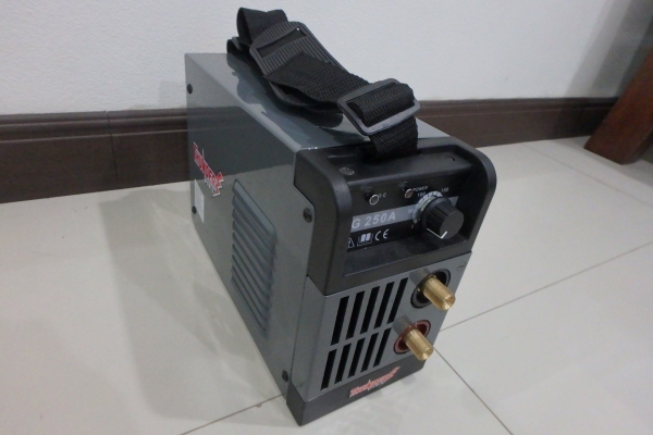 เครื่องเชื่อมอินเวอร์เตอร์ 250 A ยี่ห้อ Thunder Power รุ่น TG-250A ของใหม่ ตัวเบา ยกง่าย แอมป์เต็ม เครื่องเชื่อมอินเวอร์เตอร์ 250 A ยี่ห้อ Thunder Power รุ่น TG-250A ของใหม่ ตัวเบา ยกง่าย แอมป์เต็ม