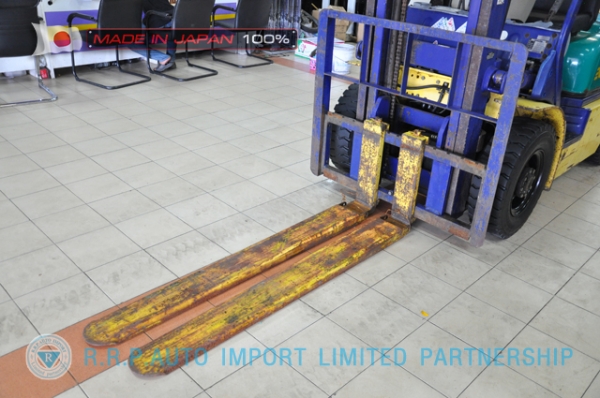 ขายรถโฟล์คลิฟท์มือสอง KOMATSU รุ่น FG20LC-532713 นำเข้าจากประเทศญี่ปุ่น 100\% ไม่เคยใช้งานในไทย