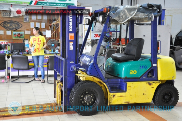 ขายรถโฟล์คลิฟท์มือสอง KOMATSU รุ่น FG20LC-532713 นำเข้าจากประเทศญี่ปุ่น 100\% ไม่เคยใช้งานในไทย