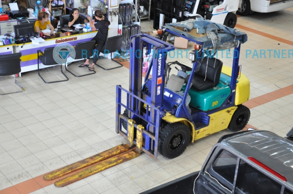 ขายรถโฟล์คลิฟท์มือสอง KOMATSU รุ่น FG20LC-532713 นำเข้าจากประเทศญี่ปุ่น 100\% ไม่เคยใช้งานในไทย