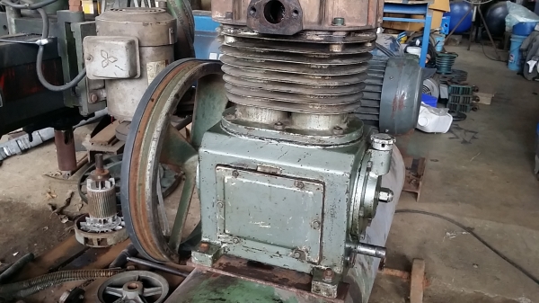 หัวปั้มลม เมจิ ญี่ปุ่น 7.5 แรง พร้อมนั่งแท่น หัวปั้มลม เมจิ ญี่ปุ่น 7.5 แรง พร้อมนั่งแท่น