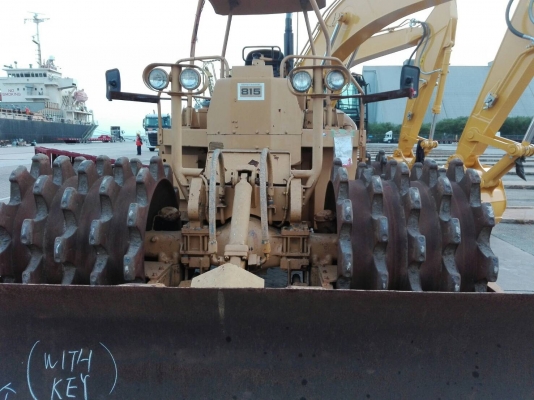 รถบดขาแกะ 4ล้อหนาม CAT.815 (เก่านอก)5,000 ชม. สภาพเดิมๆ ราคา 1,650,000 บาท (รวมVat) สำหรับท่านที่กำลังมองหาเพื่อนำไปจดชั้นกรมชลฯโทร.084-5649130