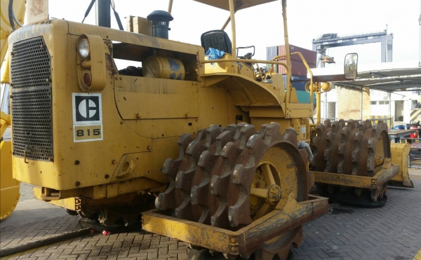 รถบดขาแกะ 4ล้อหนาม CAT.815 (เก่านอก)5,000 ชม. สภาพเดิมๆ ราคา 1,650,000 บาท (รวมVat) สำหรับท่านที่กำลังมองหาเพื่อนำไปจดชั้นกรมชลฯโทร.084-5649130