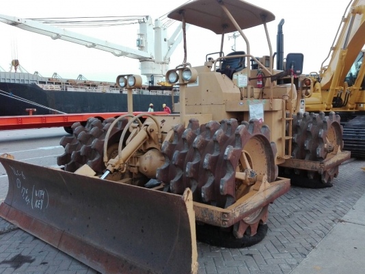 รถบดขาแกะ 4ล้อหนาม CAT.815 (เก่านอก)5,000 ชม. สภาพเดิมๆ ราคา 1,650,000 บาท (รวมVat) สำหรับท่านที่กำลังมองหาเพื่อนำไปจดชั้นกรมชลฯโทร.084-5649130