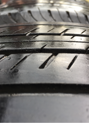 ยาง Bridgestone 215 65 16 ปี16 ดอกเต็ม ไม่มีปะ ใช้ยาว ราคาไม่แพง