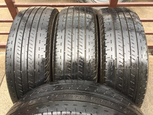 ยาง Bridgestone 215 65 16 ปี16 ดอกเต็ม ไม่มีปะ ใช้ยาว ราคาไม่แพง