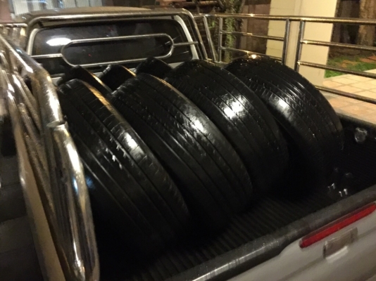 ยาง Bridgestone 215 65 16 ปี16 ดอกเต็ม ไม่มีปะ ใช้ยาว ราคาไม่แพง