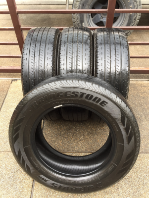 ยาง Bridgestone 215 65 16 ปี16 ดอกเต็ม ไม่มีปะ ใช้ยาว ราคาไม่แพง